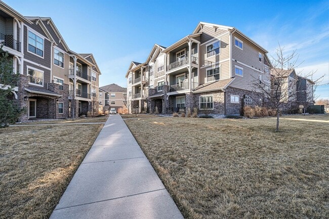 Building Photo - 3B/2B Condo in the Flats at Centerra Now A...