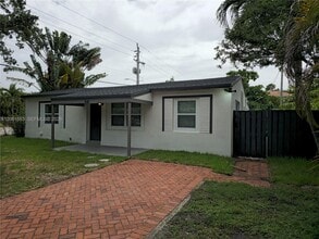 Building Photo - 1141 SW 8th Terrace