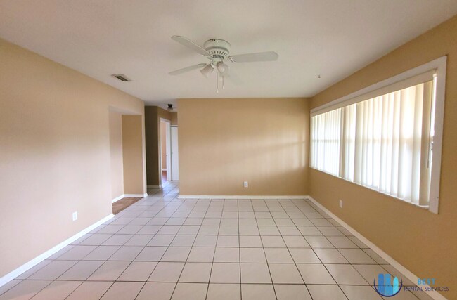Foto del edificio - LARGE 3 Bedroom, 2 Bath Home with 1 Car Ga...