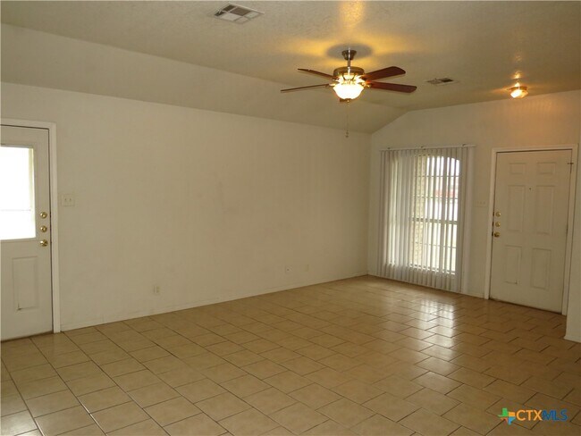 Building Photo - 2609 Lucille Dr