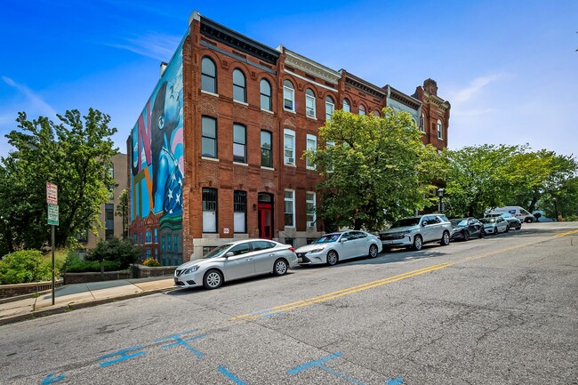 Building Photo - 1741 Park Ave
