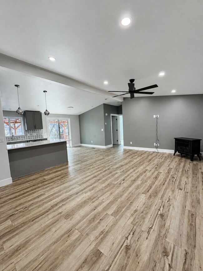 Foto del edificio - 2040 Upper Black Rock Rd