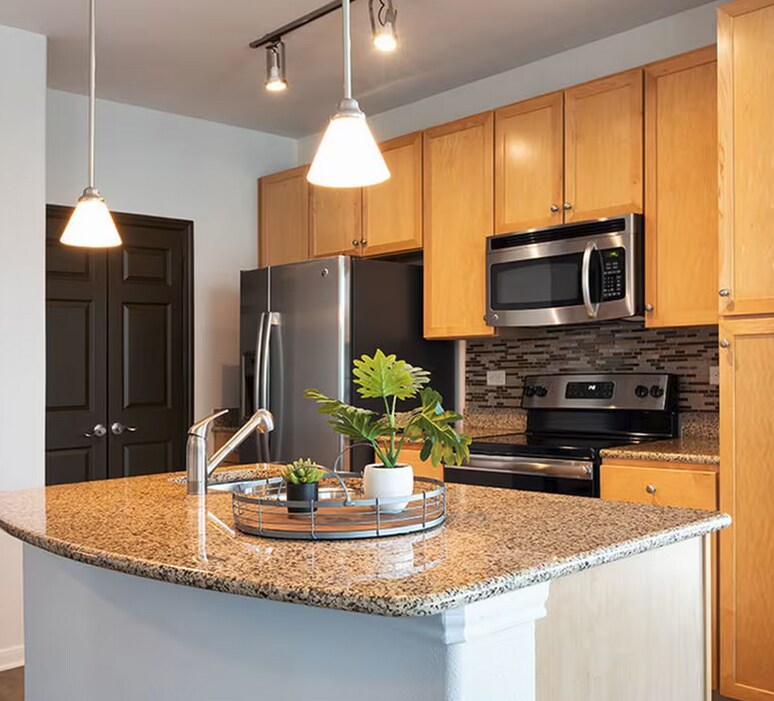 Foto principal - 300 W 3rd St