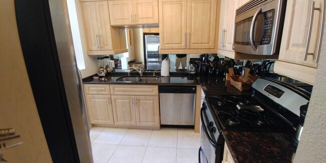 Building Photo - Meridian Luxury 1 Bed | 1 Bath Condo in Resort Style Community. (Utilities & Cable NOT Included)