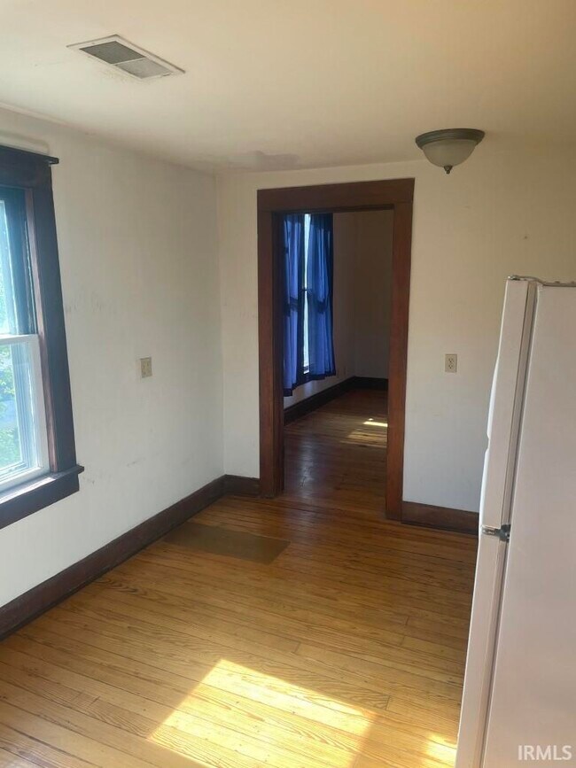 515 W Kirkwood Ave Unit 3, Bloomington, IN 47404 Room for Rent in Bloomington, IN