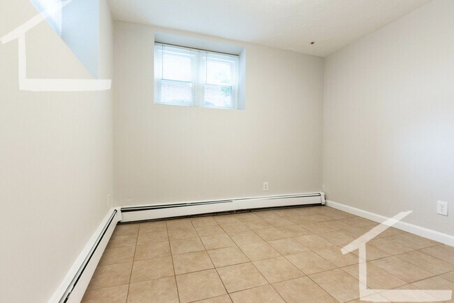 Building Photo - Nice two bedroom in Allston