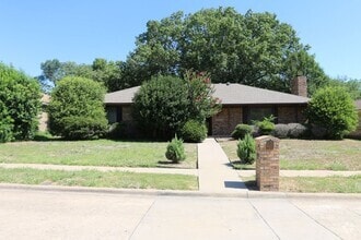Building Photo - 2203 Glen Forest Ln