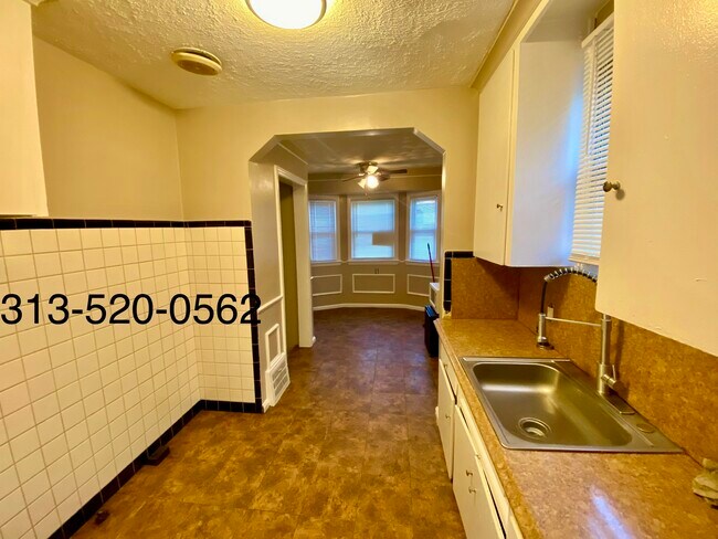 Foto del edificio - 19938 Bradford Ave