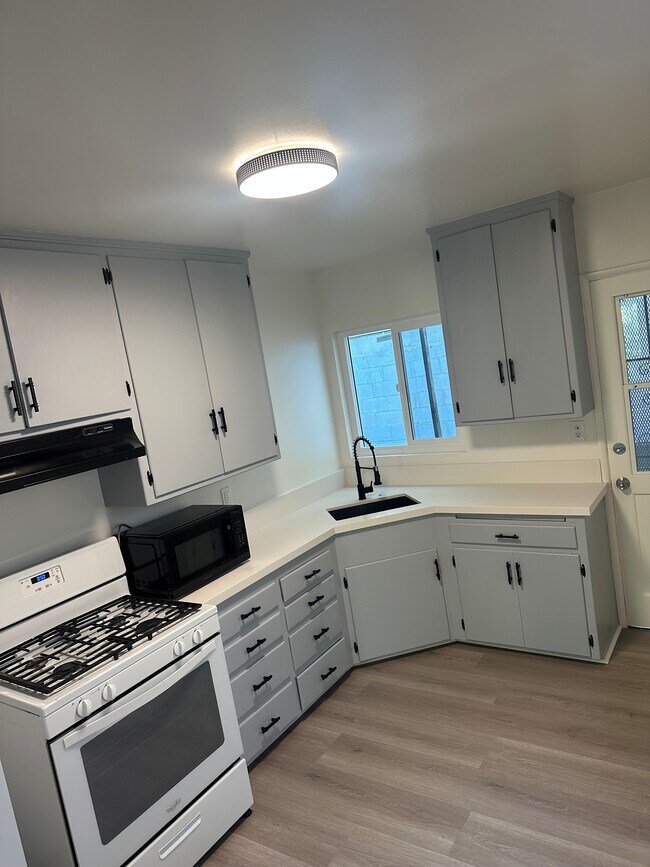 Foto del edificio - 205 W Palmer Ave