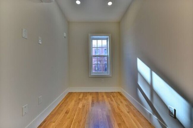 Foto del edificio - Brand New Gut Renovation 2 Bed in Bay Village on Winchester St