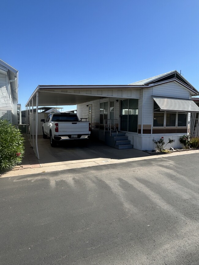 Building Photo - 216 E Ocotillo Dr