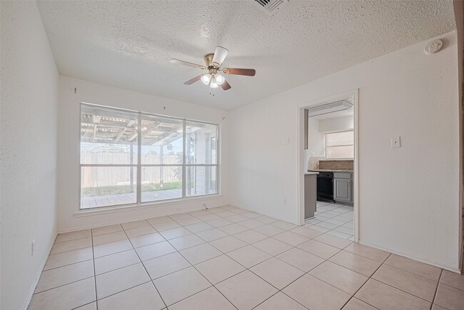 Building Photo - 2107 Creekshire Dr