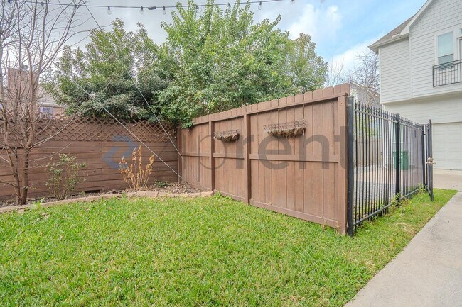 Foto del edificio - 850 W 20th St