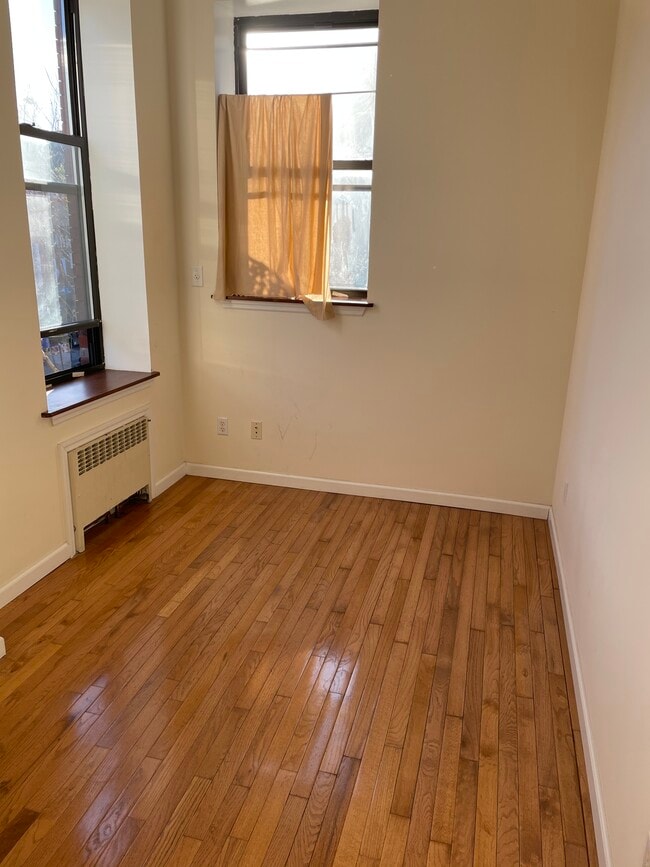 Building Photo - 126 Thatford Ave