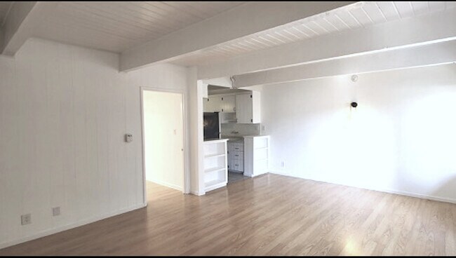 Foto del edificio - 1246 N Sweetzer Ave