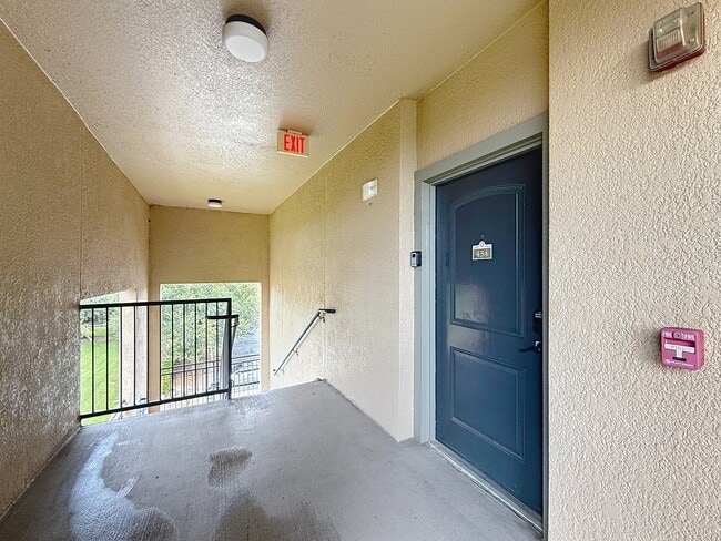Building Photo - Charo Parkway