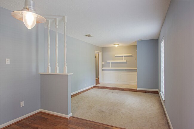 Foto del edificio - 9710 Springmont Dr