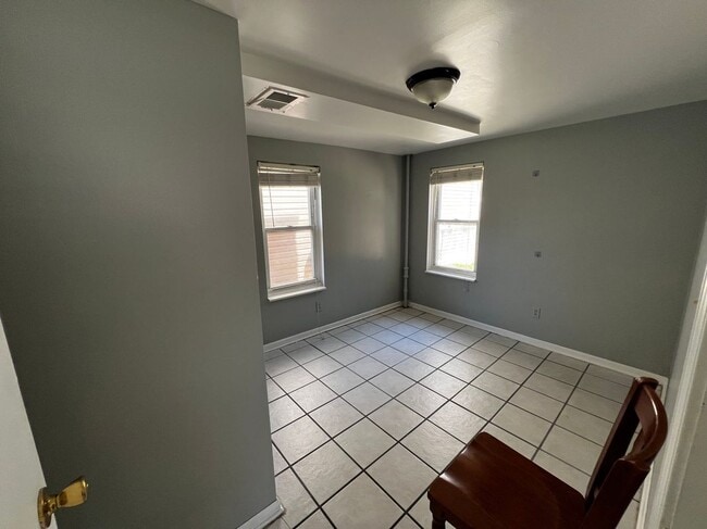 Building Photo - 1440 S 49th Ave
