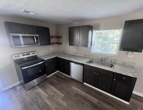 Building Photo - 208 Glass Ave
