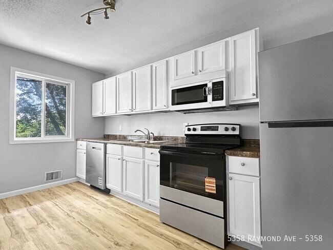 Foto del edificio - 5358 Raymond Ave
