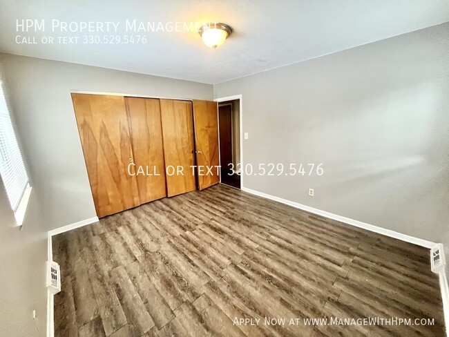 Building Photo - Coming Soon - Remodeled two-bedroom apartm...