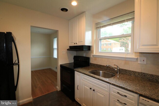 Building Photo - 6312 Haviland Dr