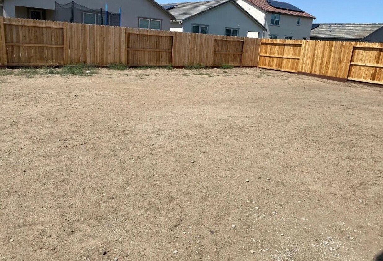 Building Photo - Beautiful Single Story Home Ready To Be Called Home!