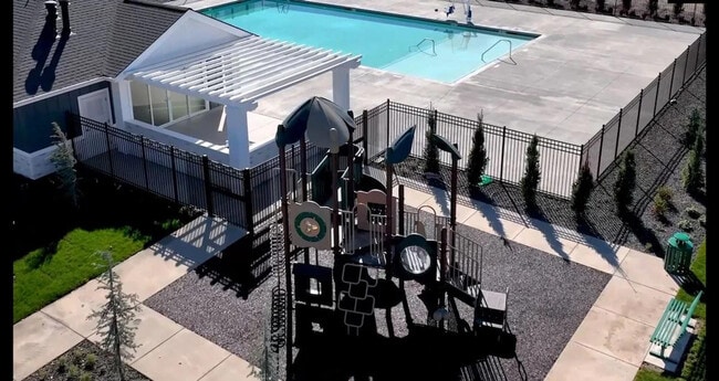 Building Photo - 195 N Nursery Ave