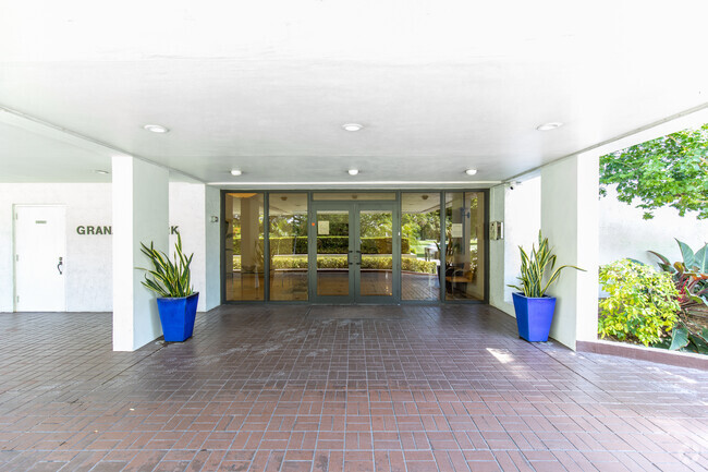 Entrance - Granada Park Condominiums