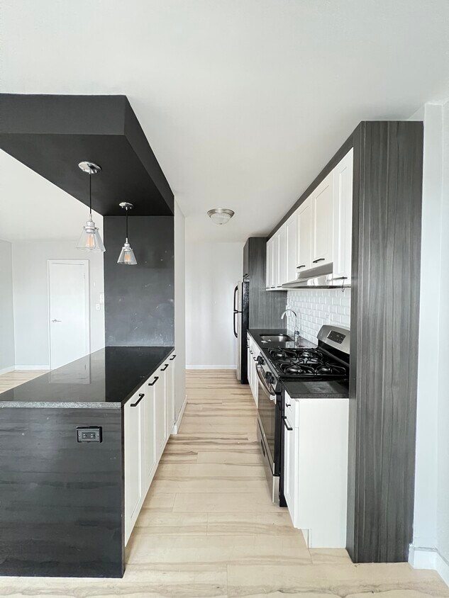 Primary Photo - 260 Audubon Ave