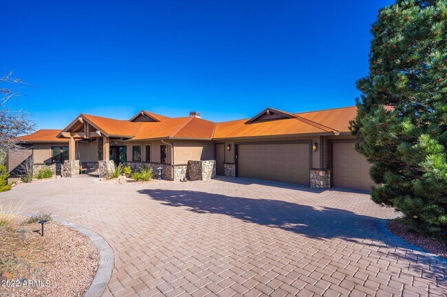 Building Photo - 2708 E Wild Rose Cir