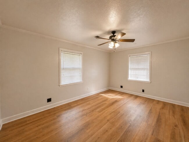 Foto del edificio - 6859 Roxbury Rd