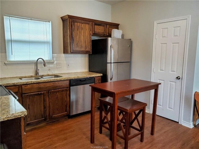 Building Photo - 1900 Texas Ave S