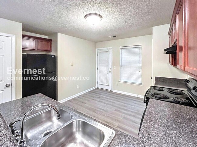 Foto del edificio - 3039 Broadleaf Trail Rd