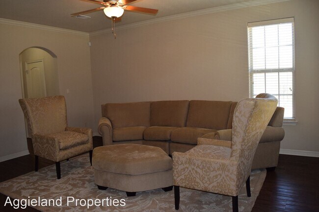 Building Photo - 3 br, 3.5 bath House - 513 Forest Dr