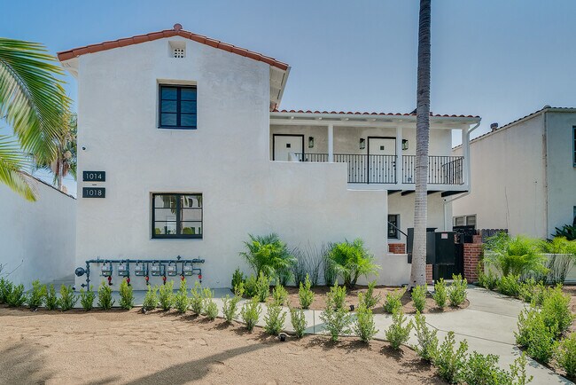 Building Photo - 1014 S Hayworth Ave