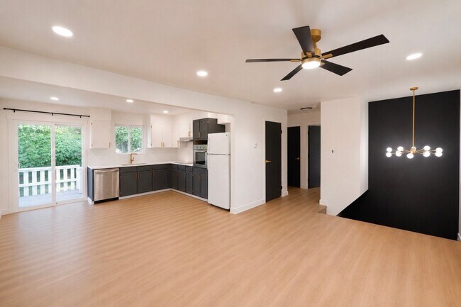 Building Photo - 7059 S 1850 E