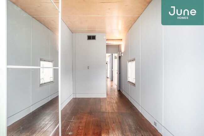 Foto del edificio - ROOM ONLY in 6-bed/6.0-bath Home