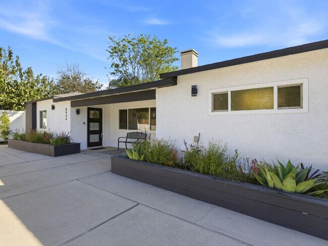 Foto del edificio - 8446 Penfield Ave