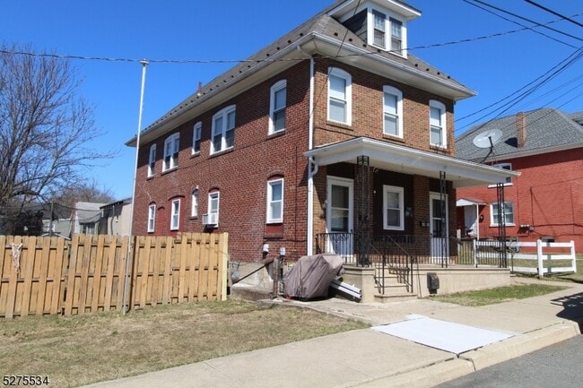 Building Photo - 343 Thomas St