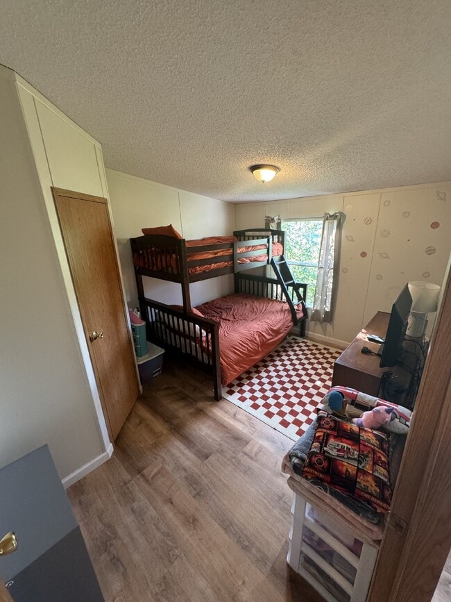Building Photo - "Charming 3-Bed Mobile Home with Spacious ...