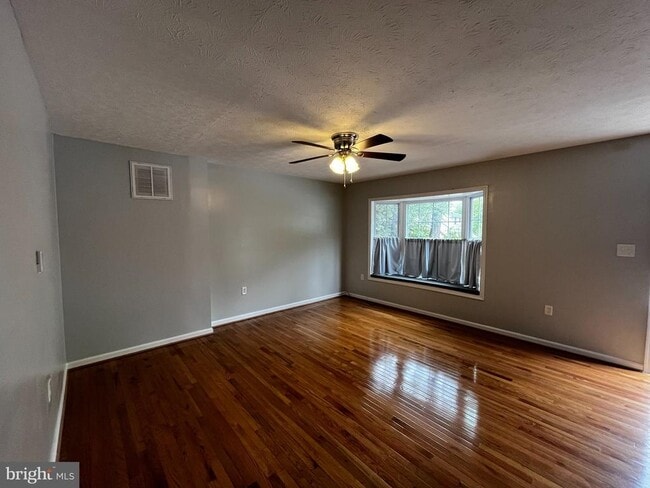 Building Photo - 202 Carroll Dr