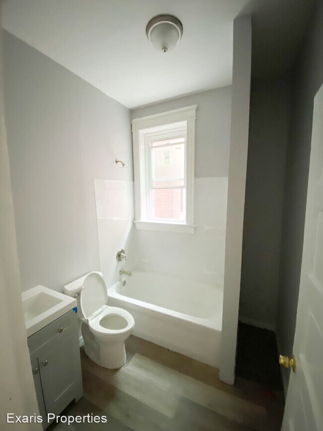 Building Photo - 2 br, 1 bath House - 3106 Keokuk Apt B (2/F)