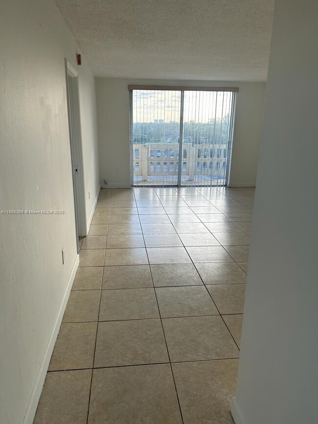 Foto del edificio - 15600 NW 7th Ave