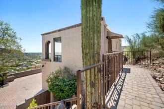 Building Photo - 6900 N Highlands Dr