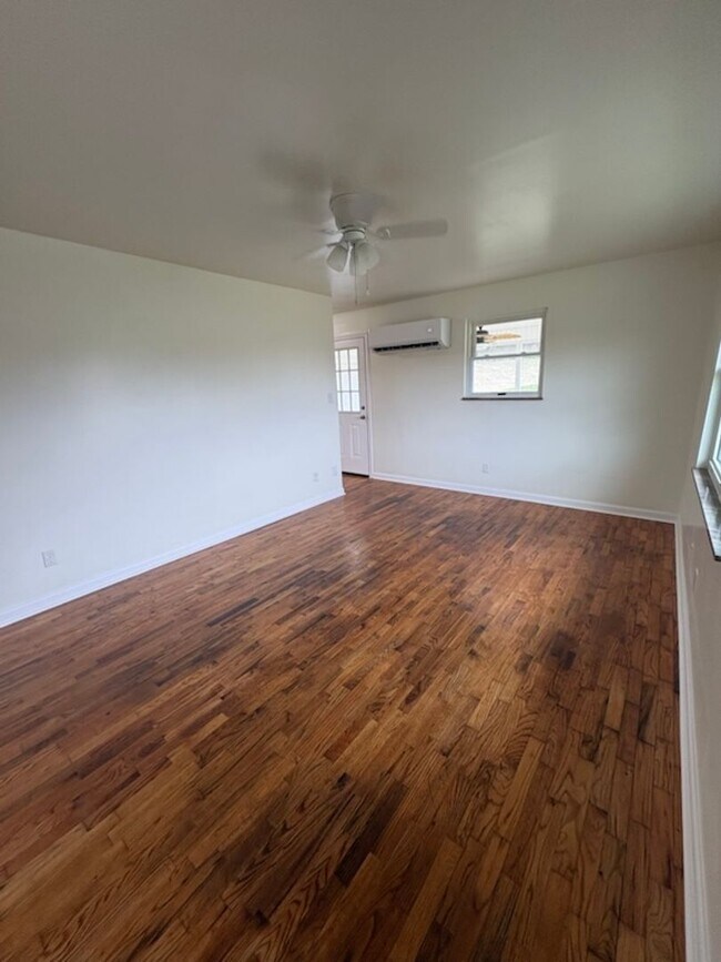 Foto del edificio - 703 White Rd