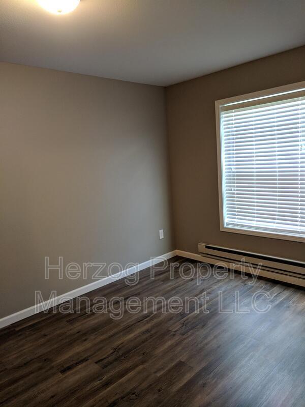 Building Photo - 301 7th Ave
