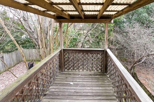 Foto del edificio - Chic & Spacious Townhome – 3 Beds, 3 Baths, and Modern Charm!