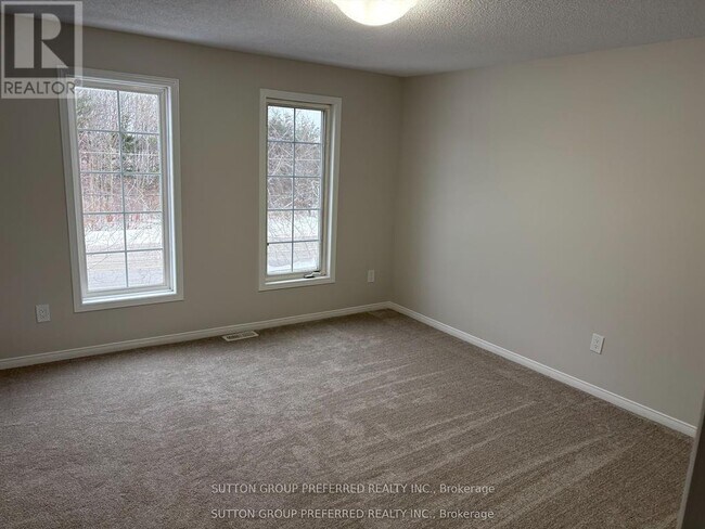 Photo du bâtiment - 600 White Elm Blvd