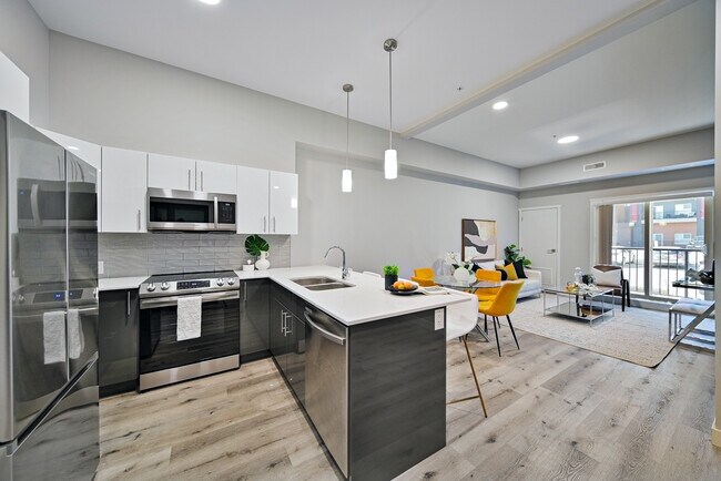 Photo du bâtiment - Crossings at The Refinery District Apartments